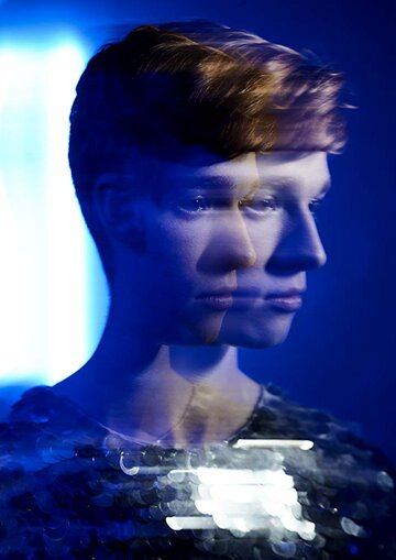 Блестки в голубой комнате